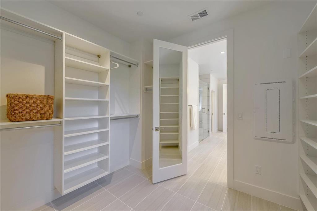 Detail Gallery Image 15 of 32 For 18816 Montalvo Oaks Cir, Monte Sereno,  CA 95030 - 5 Beds | 4/1 Baths