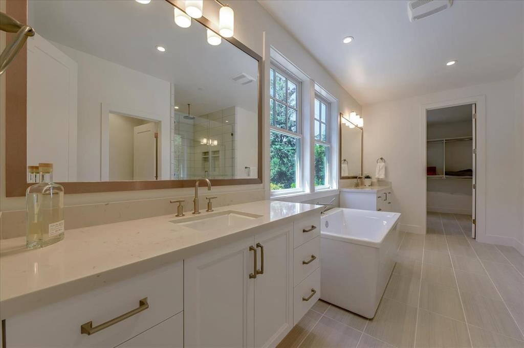 Detail Gallery Image 16 of 32 For 18816 Montalvo Oaks Cir, Monte Sereno,  CA 95030 - 5 Beds | 4/1 Baths