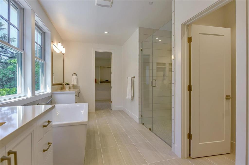 Detail Gallery Image 18 of 32 For 18816 Montalvo Oaks Cir, Monte Sereno,  CA 95030 - 5 Beds | 4/1 Baths