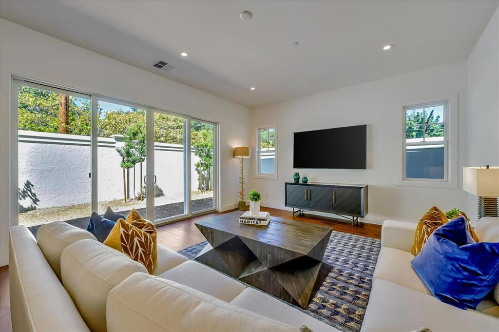 Detail Gallery Image 2 of 32 For 18816 Montalvo Oaks Cir, Monte Sereno,  CA 95030 - 5 Beds | 4/1 Baths