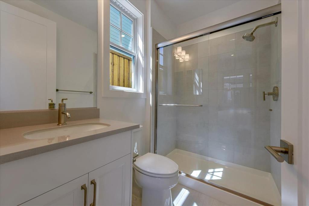 Detail Gallery Image 21 of 32 For 18816 Montalvo Oaks Cir, Monte Sereno,  CA 95030 - 5 Beds | 4/1 Baths