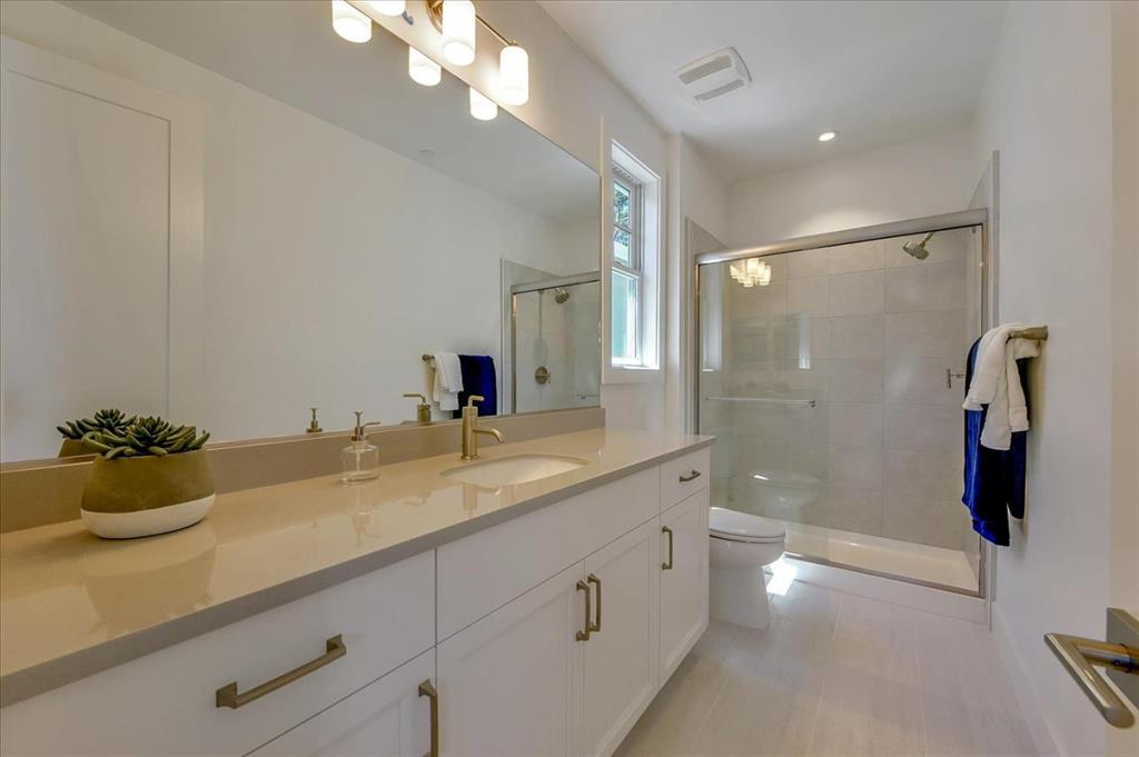 Detail Gallery Image 25 of 32 For 18816 Montalvo Oaks Cir, Monte Sereno,  CA 95030 - 5 Beds | 4/1 Baths