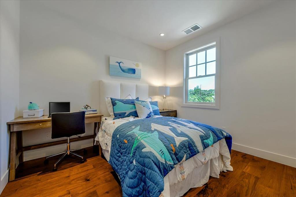 Detail Gallery Image 26 of 32 For 18816 Montalvo Oaks Cir, Monte Sereno,  CA 95030 - 5 Beds | 4/1 Baths