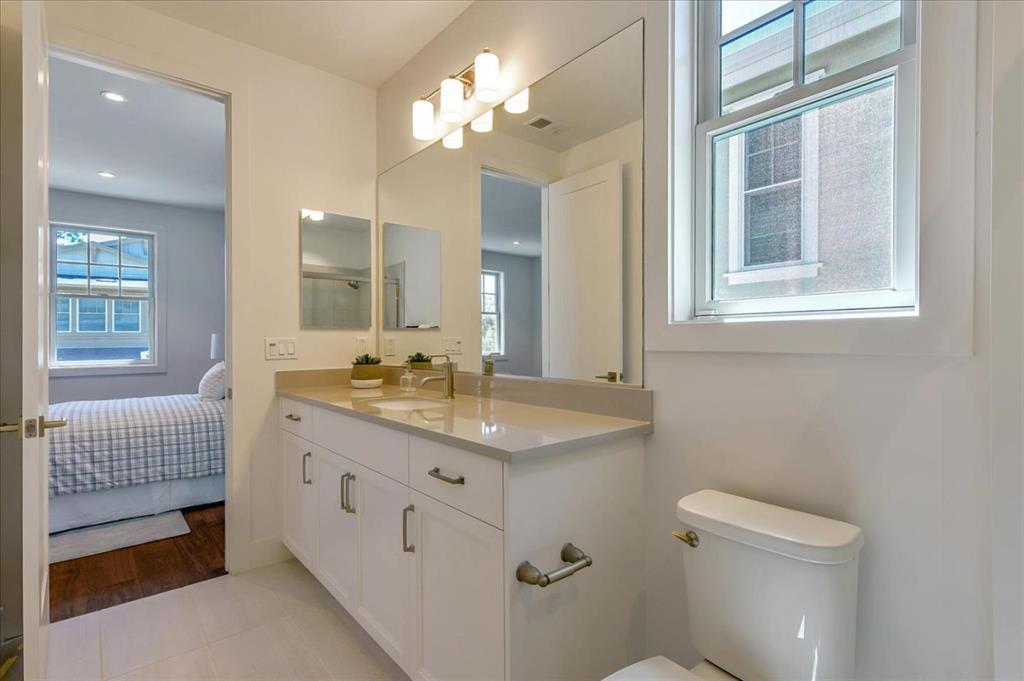 Detail Gallery Image 27 of 32 For 18816 Montalvo Oaks Cir, Monte Sereno,  CA 95030 - 5 Beds | 4/1 Baths