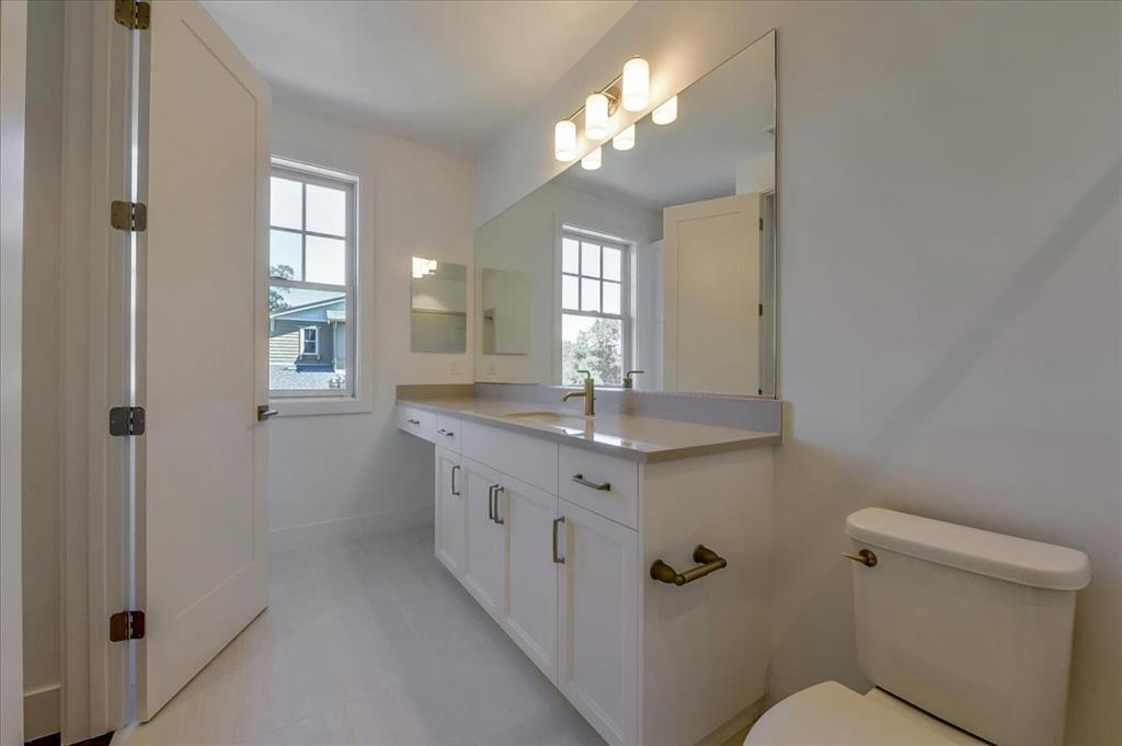 Detail Gallery Image 29 of 32 For 18816 Montalvo Oaks Cir, Monte Sereno,  CA 95030 - 5 Beds | 4/1 Baths