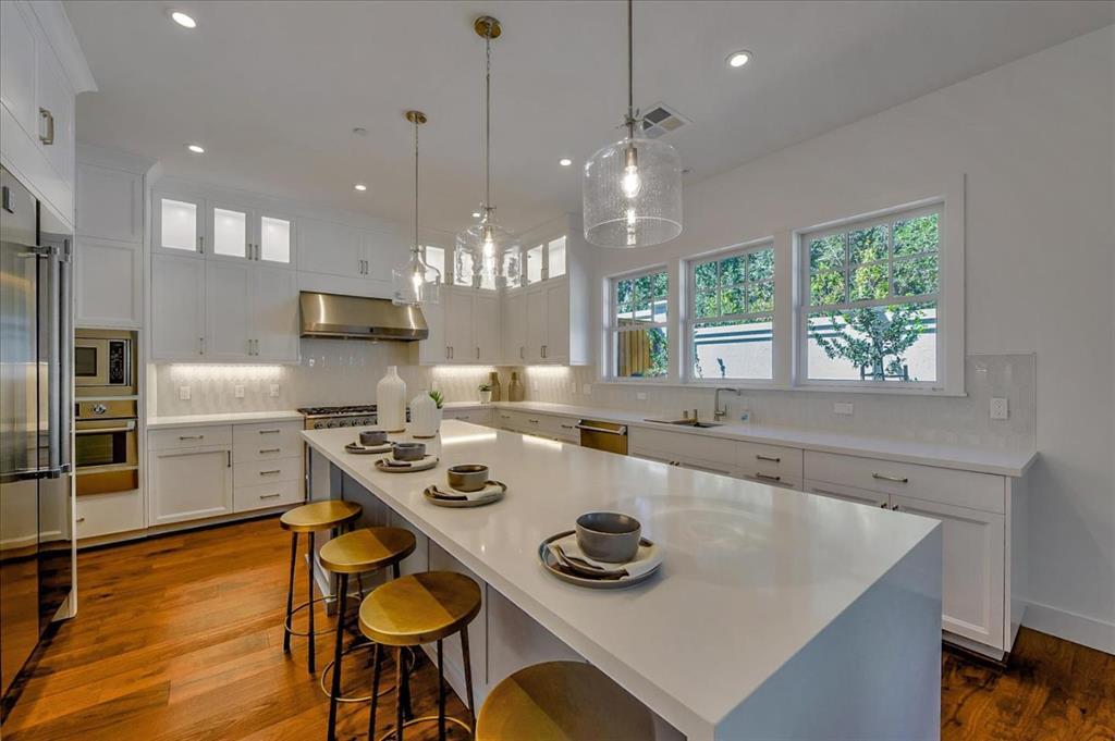 Detail Gallery Image 5 of 32 For 18816 Montalvo Oaks Cir, Monte Sereno,  CA 95030 - 5 Beds | 4/1 Baths