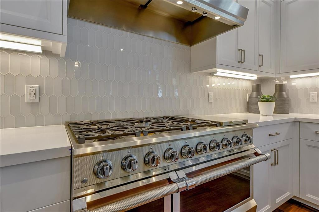 Detail Gallery Image 8 of 32 For 18816 Montalvo Oaks Cir, Monte Sereno,  CA 95030 - 5 Beds | 4/1 Baths