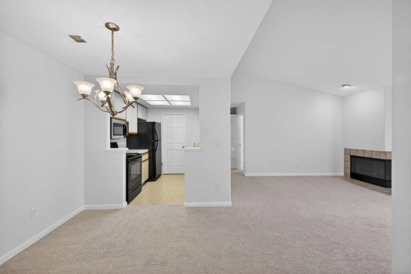 Detail Gallery Image 11 of 56 For 5913 Lake Almanor Dr, San Jose,  CA 95123 - 2 Beds | 2 Baths