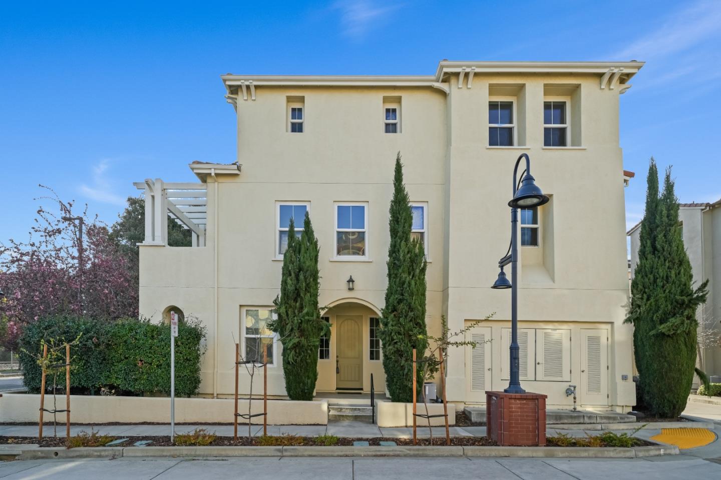 Front Image Thumbnail for ML82038246