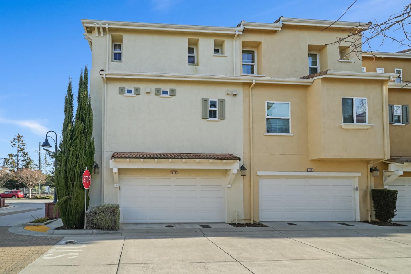 Detail Gallery Image 3 of 57 For 451 Chagall St, Mountain View,  CA 94041 - 3 Beds | 3/1 Baths