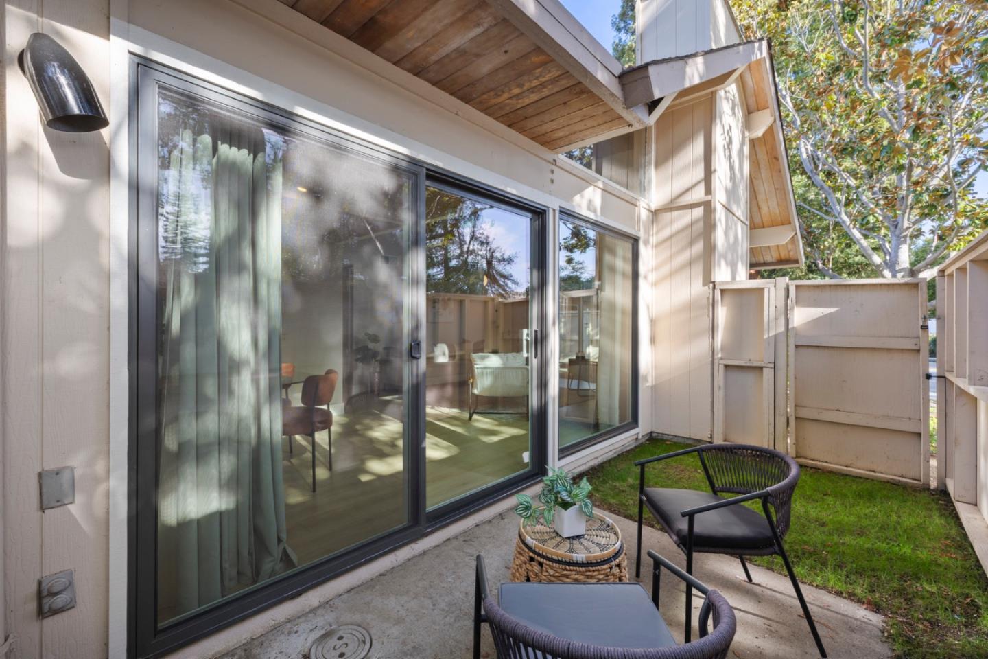 Detail Gallery Image 12 of 18 For 715 Quetta Ave #B,  Sunnyvale,  CA 94087 - 2 Beds | 2 Baths