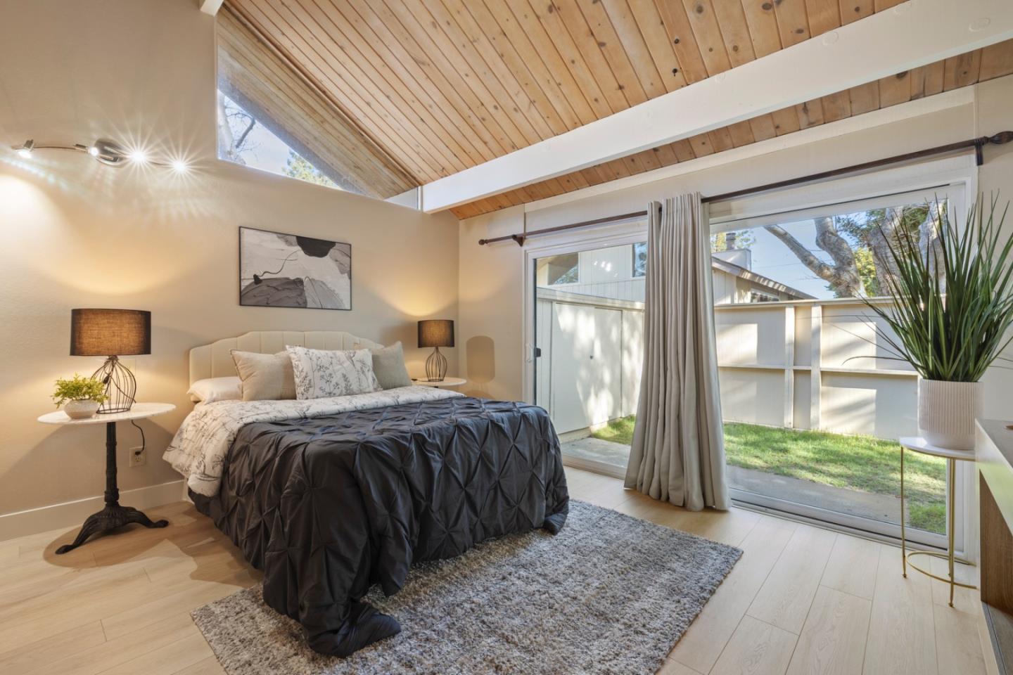 Detail Gallery Image 15 of 18 For 715 Quetta Ave #B,  Sunnyvale,  CA 94087 - 2 Beds | 2 Baths