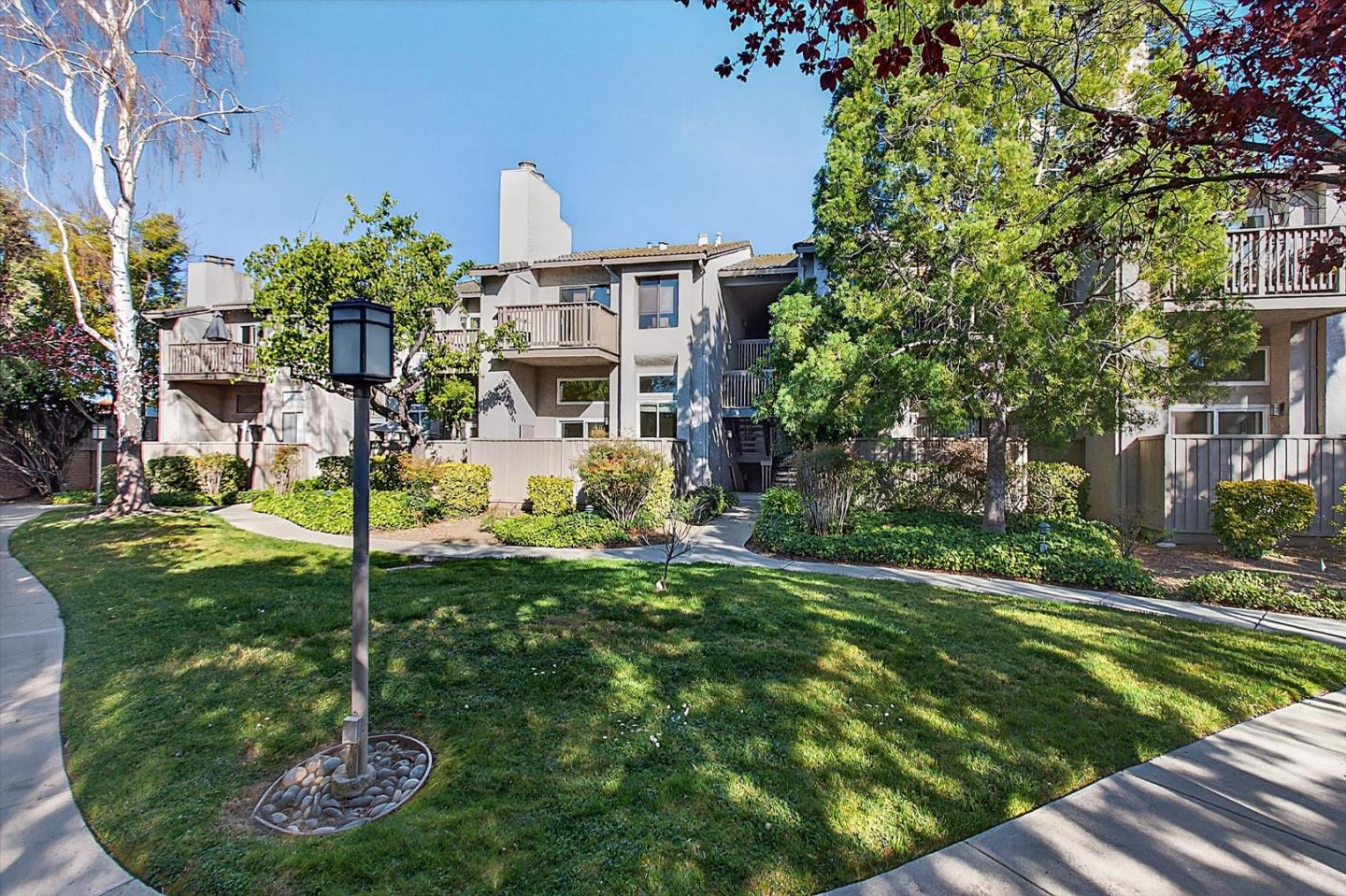 Detail Gallery Image 2 of 19 For 2289 Sun Glory Ln a,  San Jose,  CA 95124 - 2 Beds | 2 Baths