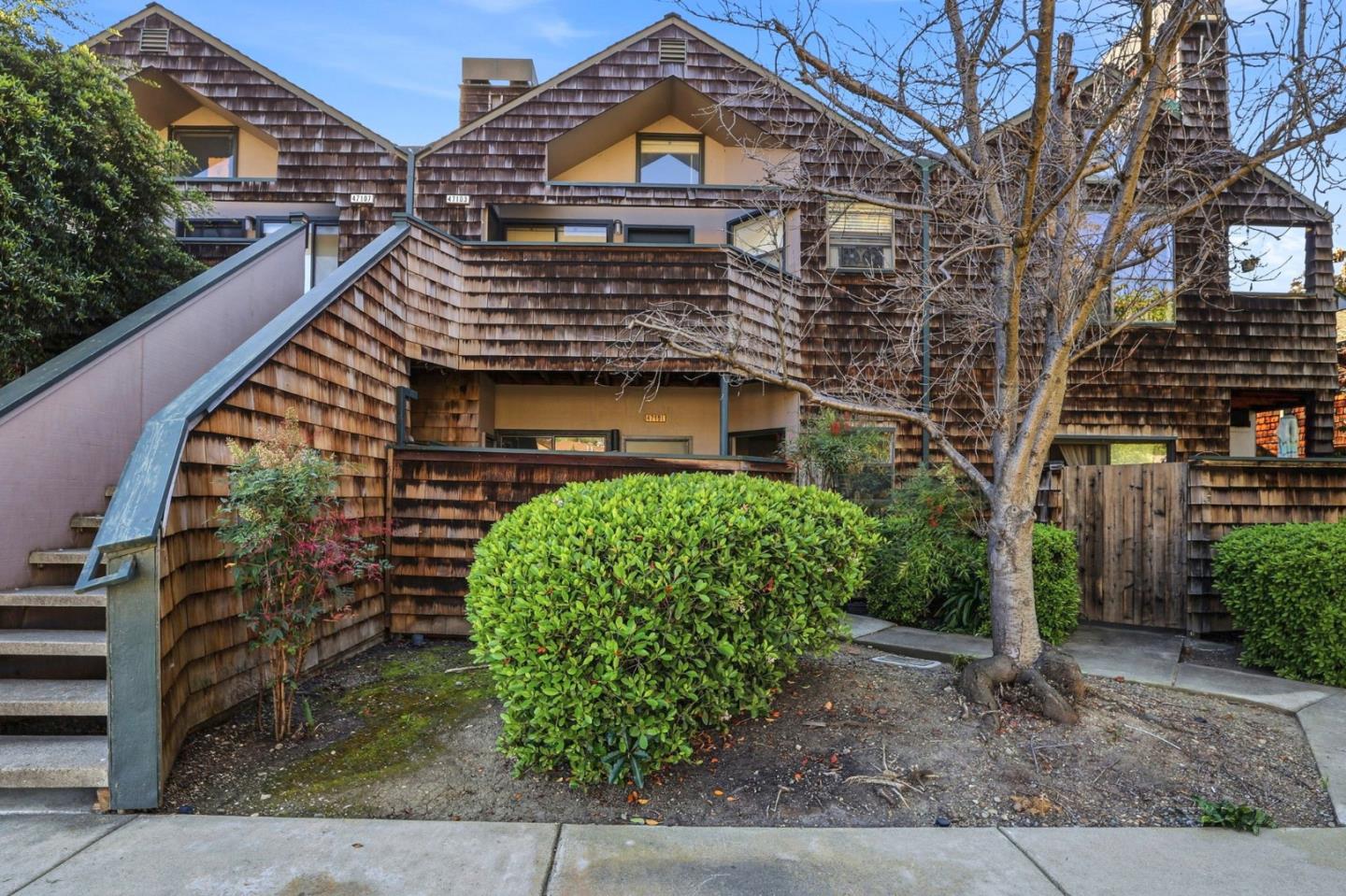 Detail Gallery Image 2 of 39 For 47101 Benns Ter, Fremont,  CA 94539 - 2 Beds | 2 Baths