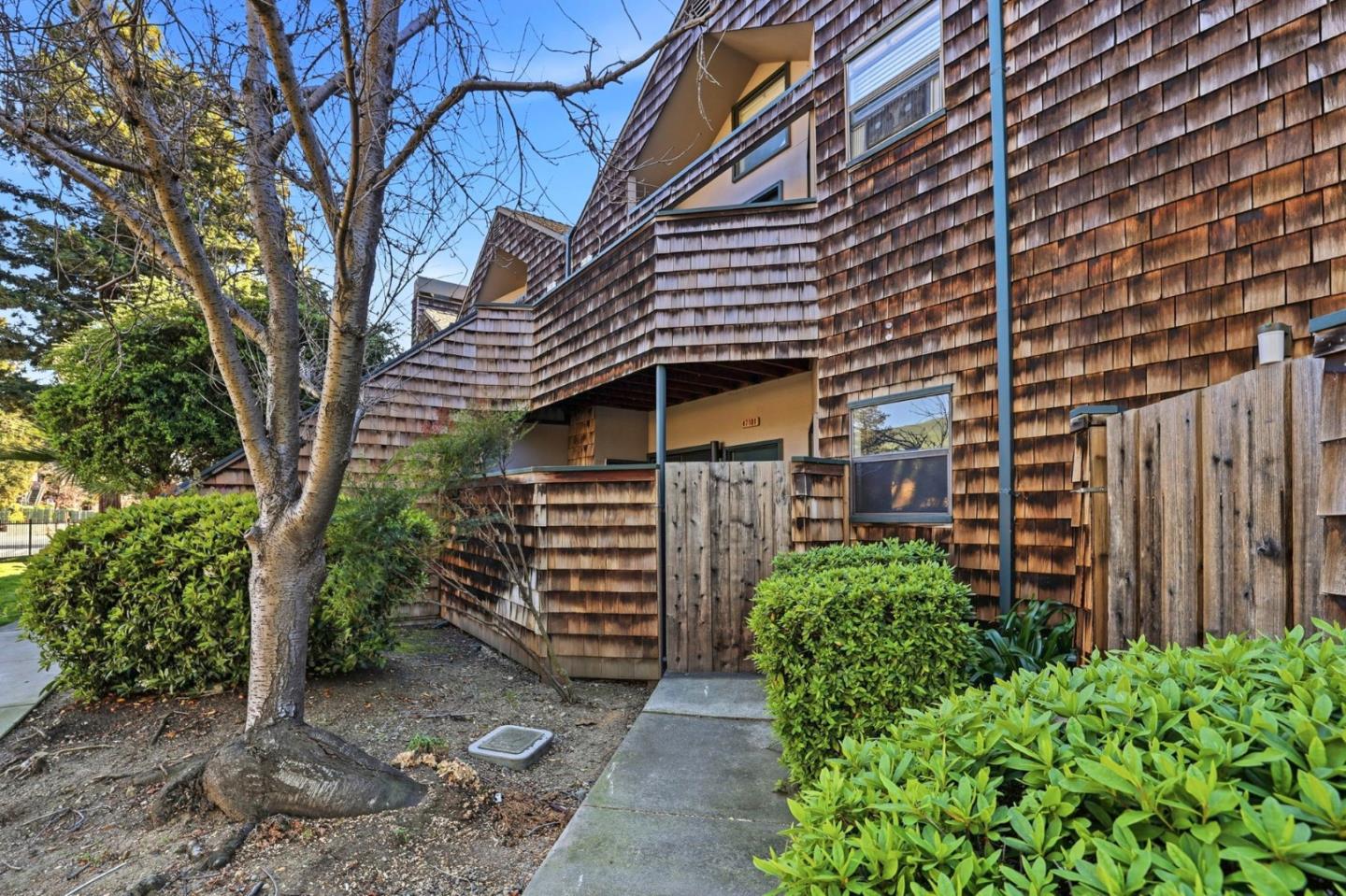 Detail Gallery Image 3 of 39 For 47101 Benns Ter, Fremont,  CA 94539 - 2 Beds | 2 Baths