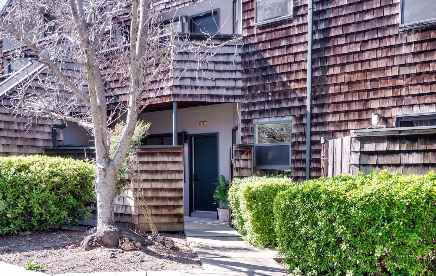 Detail Gallery Image 4 of 39 For 47101 Benns Ter, Fremont,  CA 94539 - 2 Beds | 2 Baths