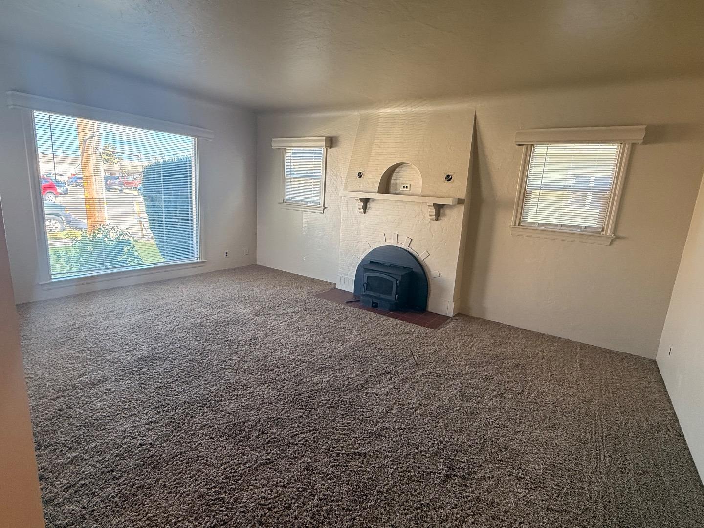 Detail Gallery Image 5 of 12 For 19 West St, Salinas,  CA 93901 - 3 Beds | 2 Baths