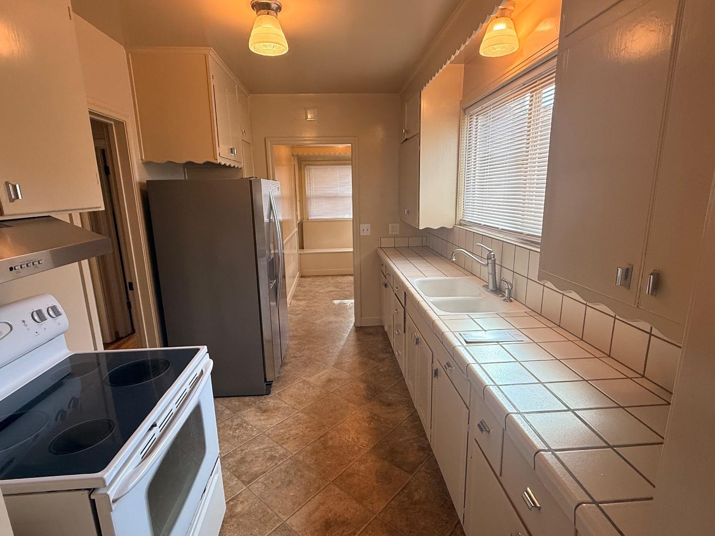 Detail Gallery Image 7 of 12 For 19 West St, Salinas,  CA 93901 - 3 Beds | 2 Baths