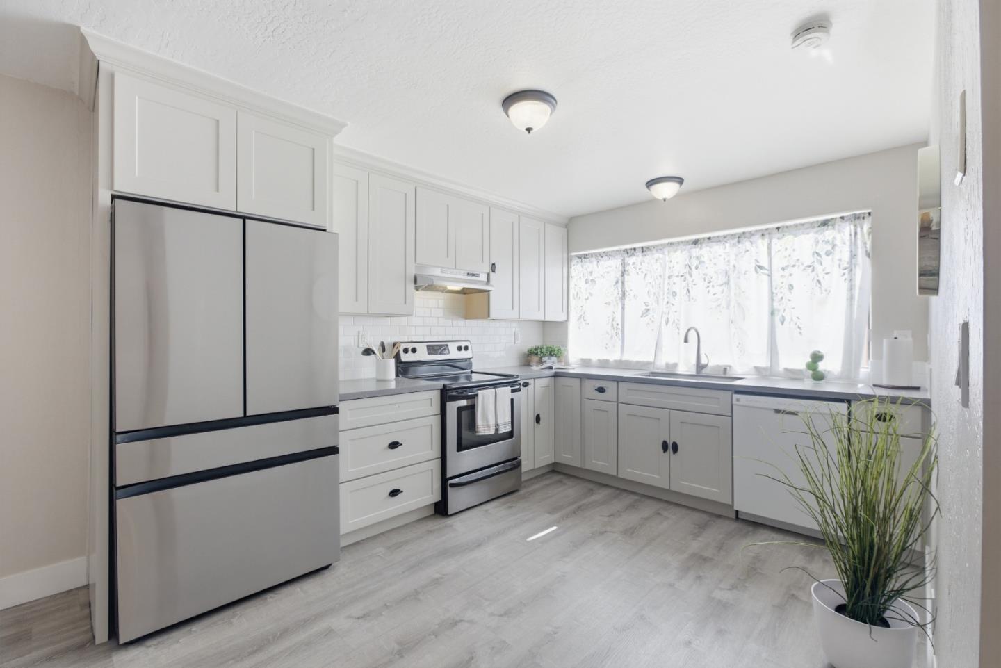 Detail Gallery Image 16 of 53 For 2570 Downing Ave, Campbell,  CA 95128 - 3 Beds | 2/1 Baths