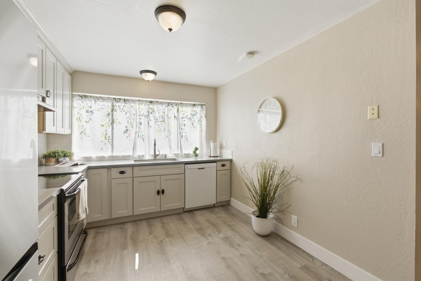 Detail Gallery Image 17 of 53 For 2570 Downing Ave, Campbell,  CA 95128 - 3 Beds | 2/1 Baths