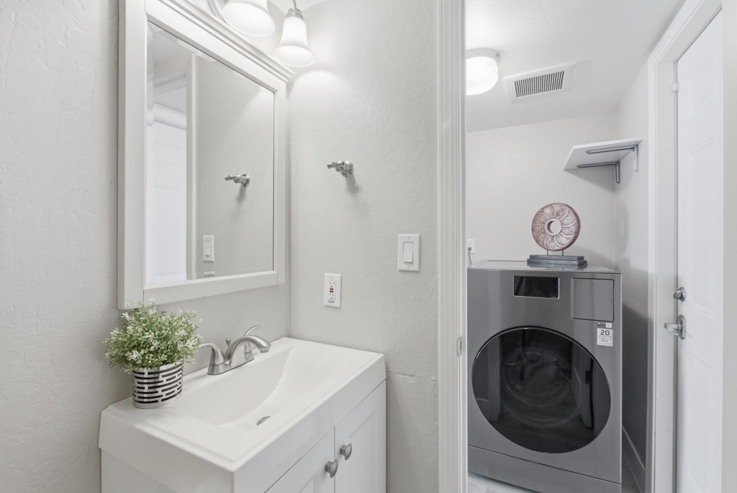 Detail Gallery Image 20 of 53 For 2570 Downing Ave, Campbell,  CA 95128 - 3 Beds | 2/1 Baths