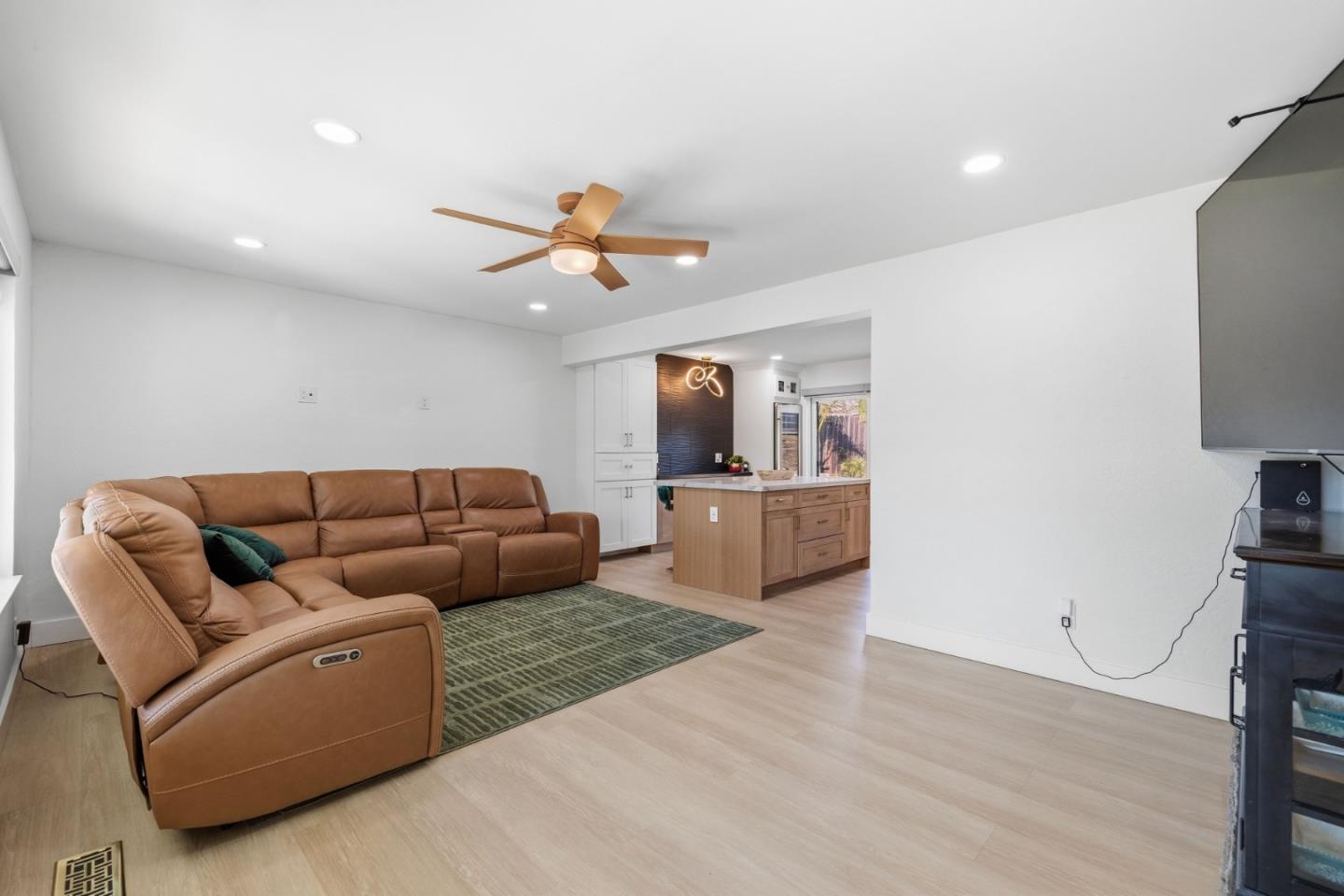 Detail Gallery Image 10 of 45 For 713 Carignane Dr, Gilroy,  CA 95020 - 4 Beds | 2/1 Baths