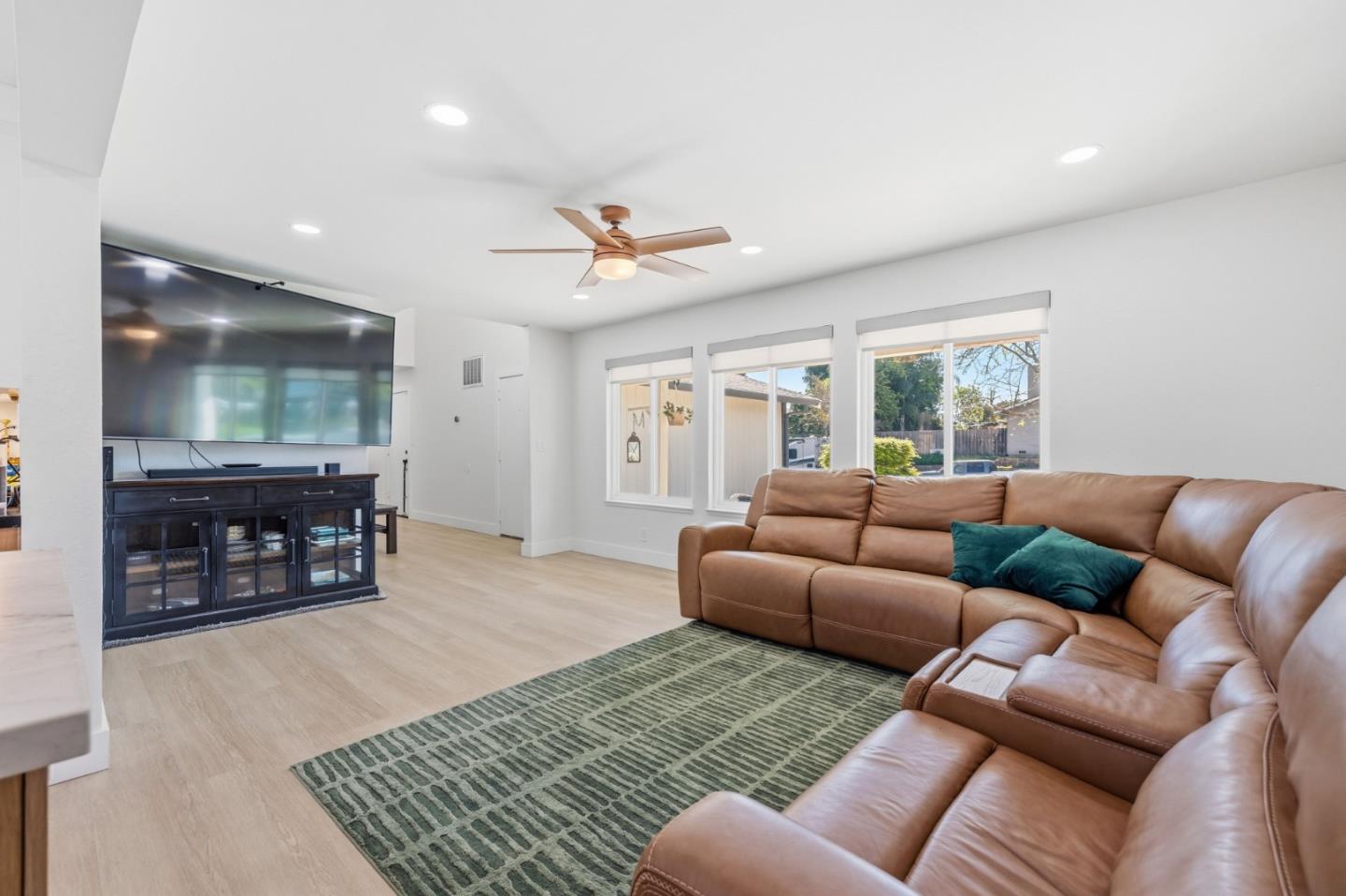 Detail Gallery Image 11 of 45 For 713 Carignane Dr, Gilroy,  CA 95020 - 4 Beds | 2/1 Baths