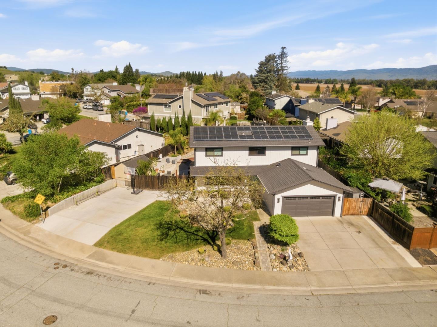 Detail Gallery Image 7 of 45 For 713 Carignane Dr, Gilroy,  CA 95020 - 4 Beds | 2/1 Baths