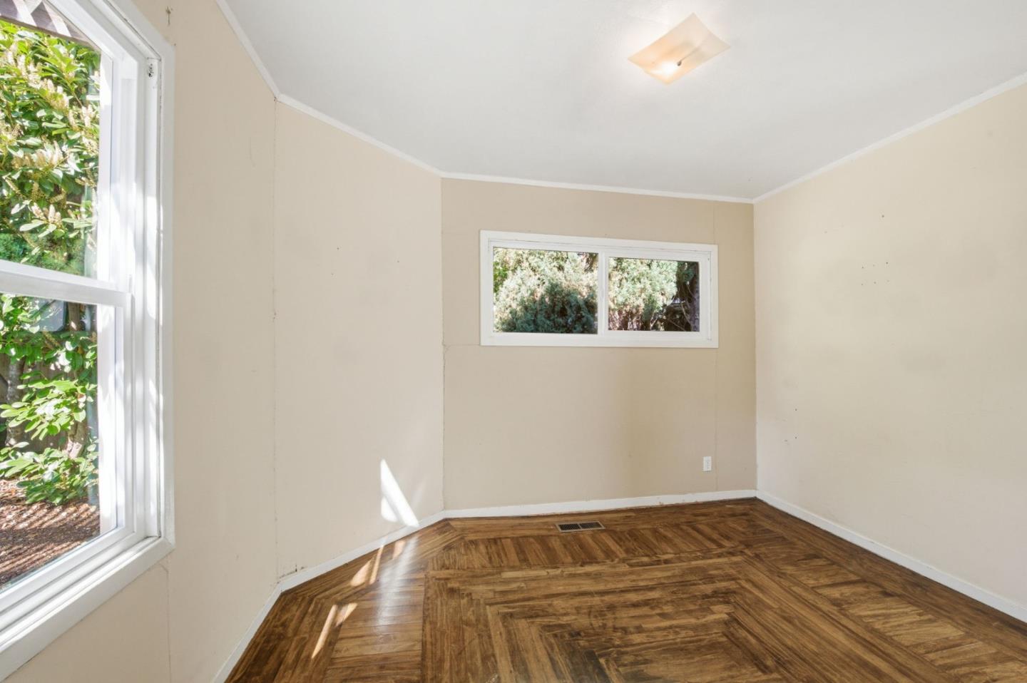 Detail Gallery Image 17 of 41 For 601 Palmer Ln, Menlo Park,  CA 94025 - 4 Beds | 2 Baths