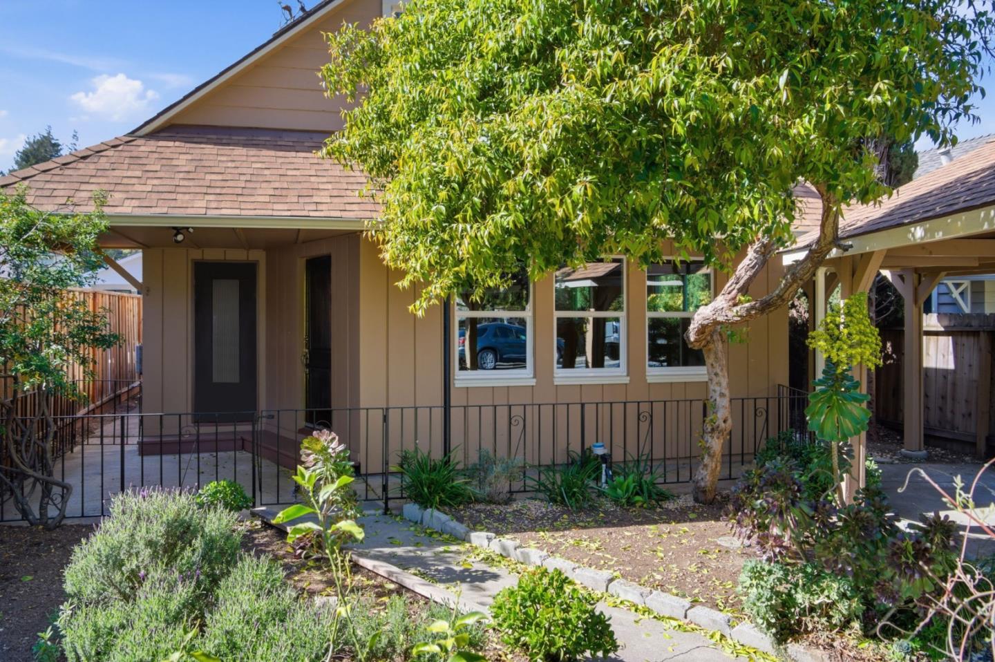 Detail Gallery Image 3 of 41 For 601 Palmer Ln, Menlo Park,  CA 94025 - 4 Beds | 2 Baths