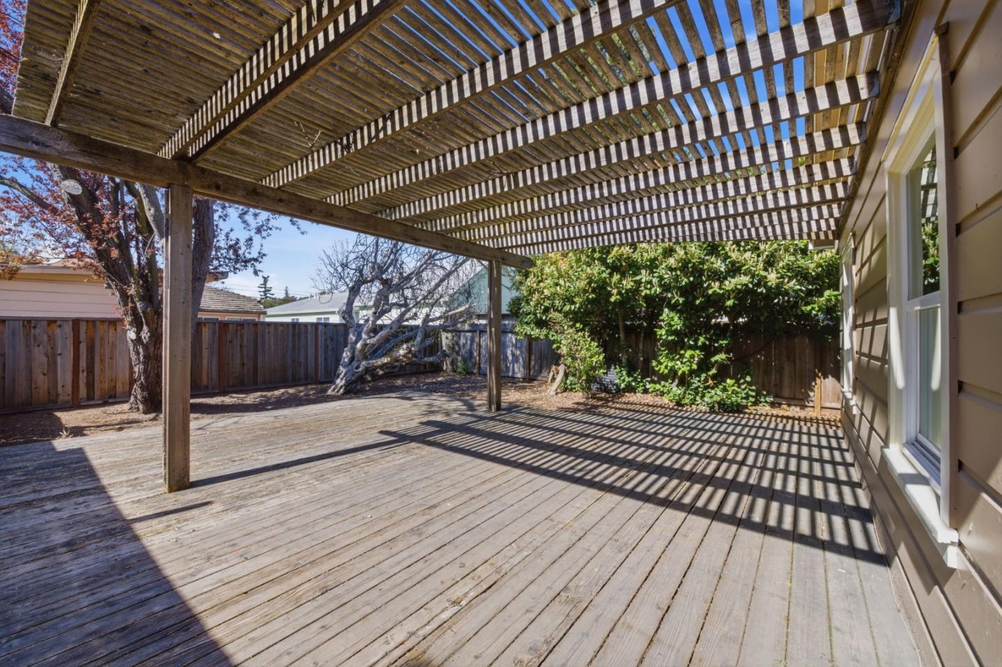 Detail Gallery Image 34 of 41 For 601 Palmer Ln, Menlo Park,  CA 94025 - 4 Beds | 2 Baths