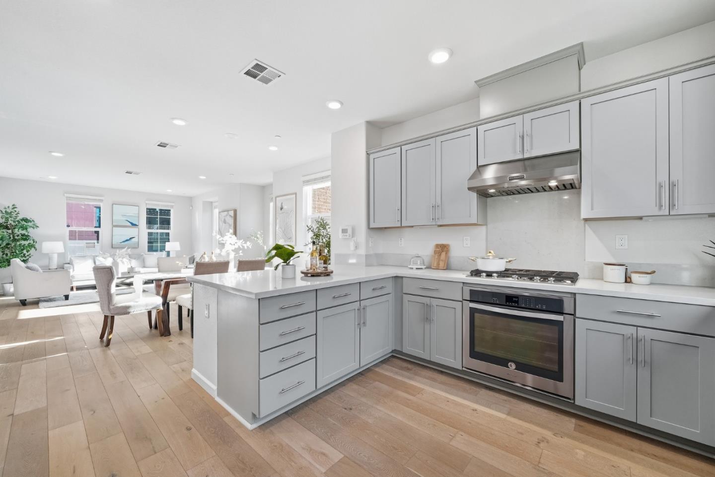 Detail Gallery Image 10 of 44 For 1573 De Rome Dr #1,  San Jose,  CA 95131 - 4 Beds | 3/1 Baths