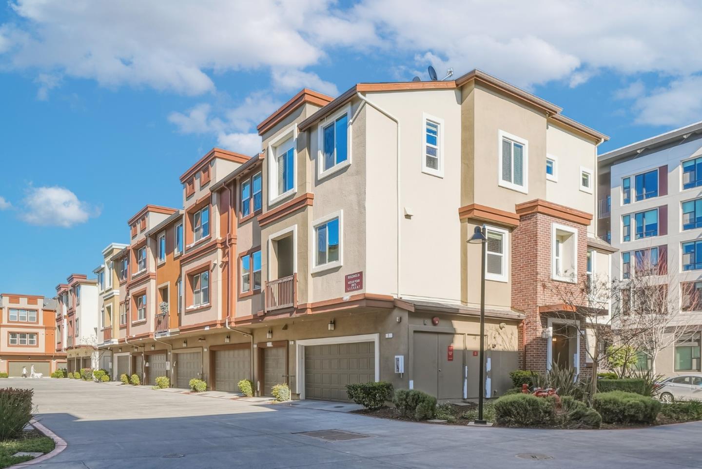 Detail Gallery Image 3 of 44 For 1573 De Rome Dr #1,  San Jose,  CA 95131 - 4 Beds | 3/1 Baths