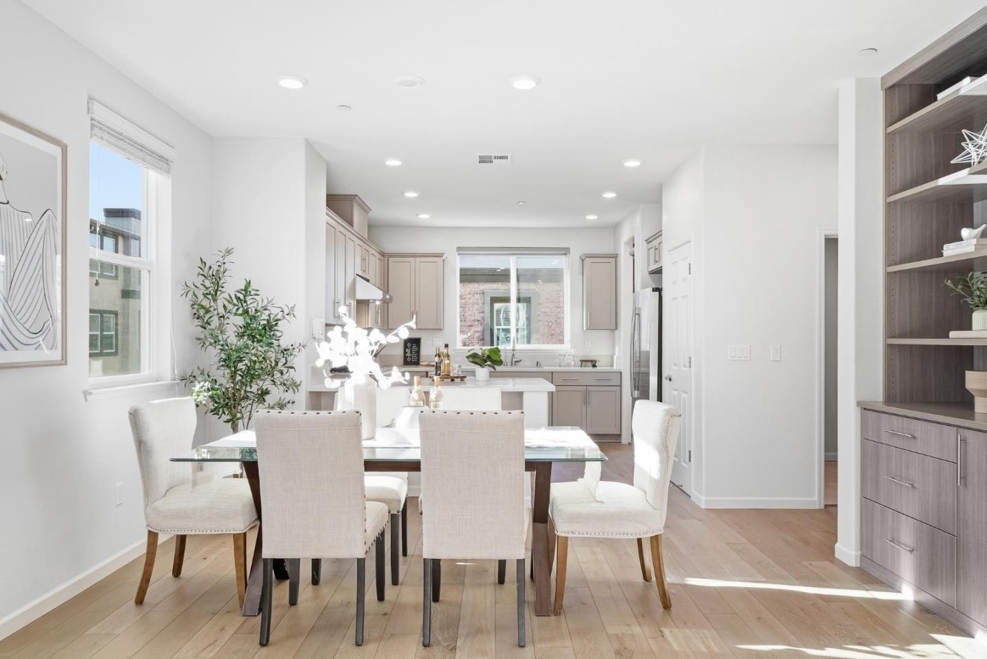 Detail Gallery Image 4 of 44 For 1573 De Rome Dr #1,  San Jose,  CA 95131 - 4 Beds | 3/1 Baths