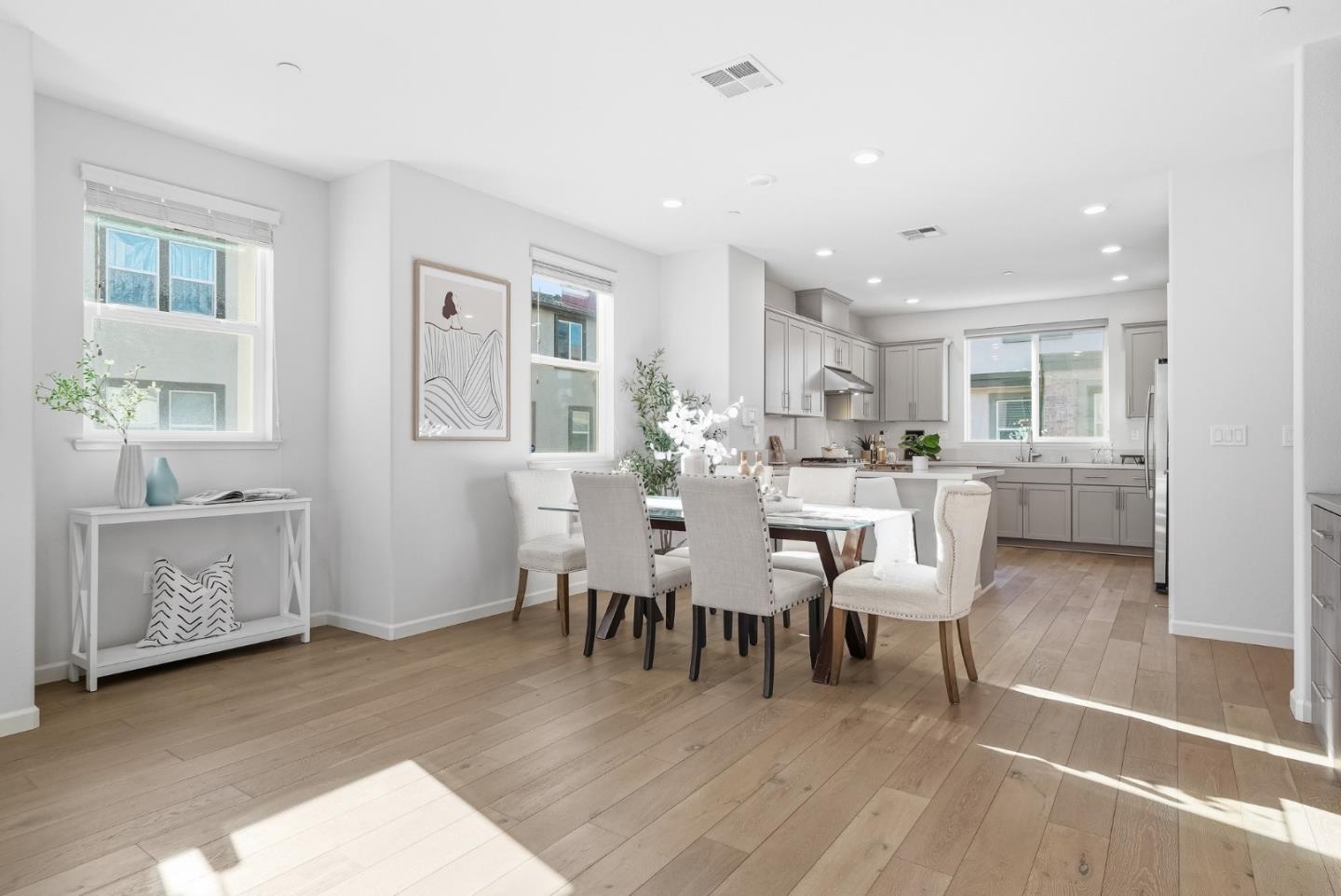 Detail Gallery Image 5 of 44 For 1573 De Rome Dr #1,  San Jose,  CA 95131 - 4 Beds | 3/1 Baths