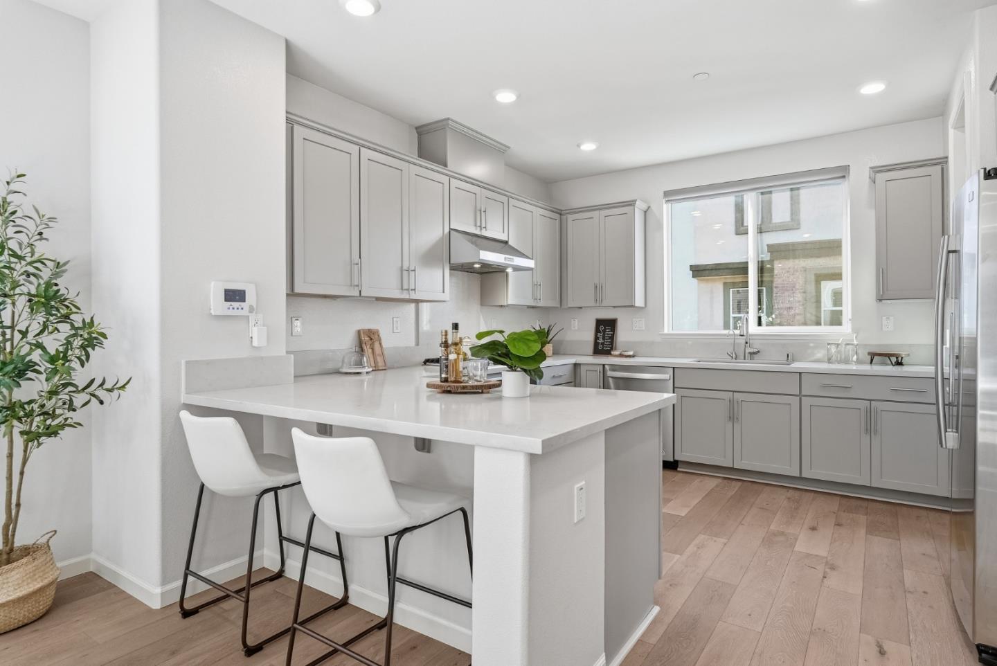 Detail Gallery Image 7 of 44 For 1573 De Rome Dr #1,  San Jose,  CA 95131 - 4 Beds | 3/1 Baths