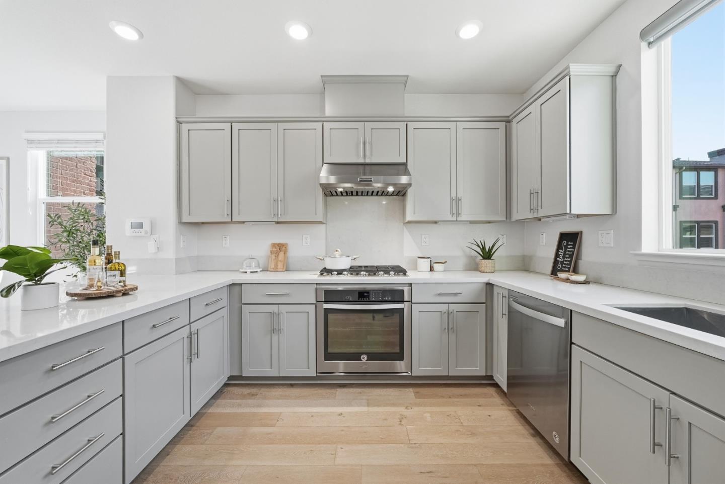 Detail Gallery Image 8 of 44 For 1573 De Rome Dr #1,  San Jose,  CA 95131 - 4 Beds | 3/1 Baths