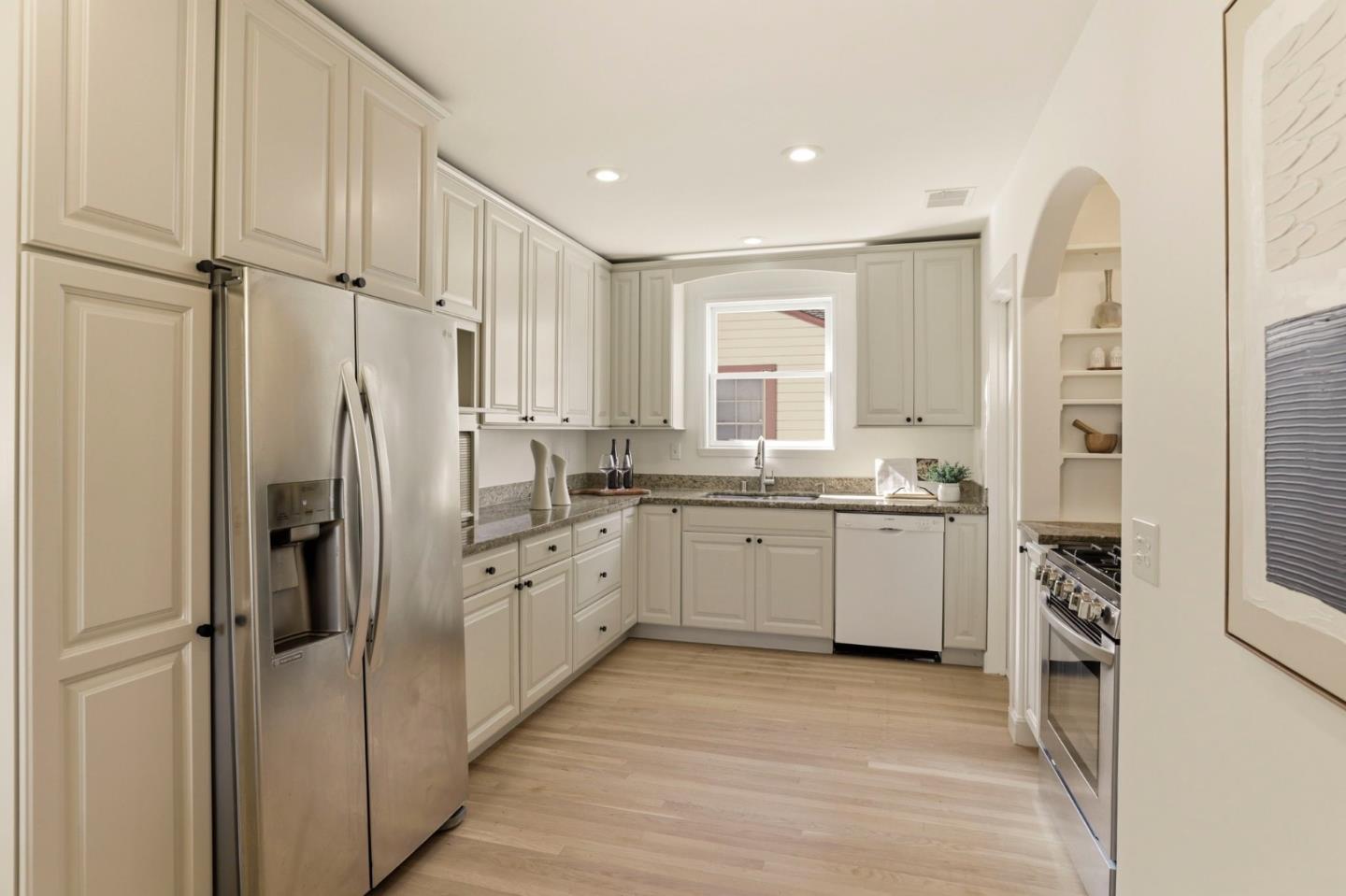 Detail Gallery Image 11 of 26 For 1017 Henderson Ave, Menlo Park,  CA 94025 - 3 Beds | 3 Baths