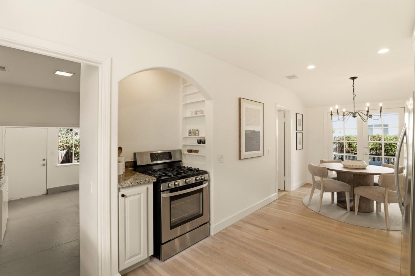 Detail Gallery Image 14 of 26 For 1017 Henderson Ave, Menlo Park,  CA 94025 - 3 Beds | 3 Baths