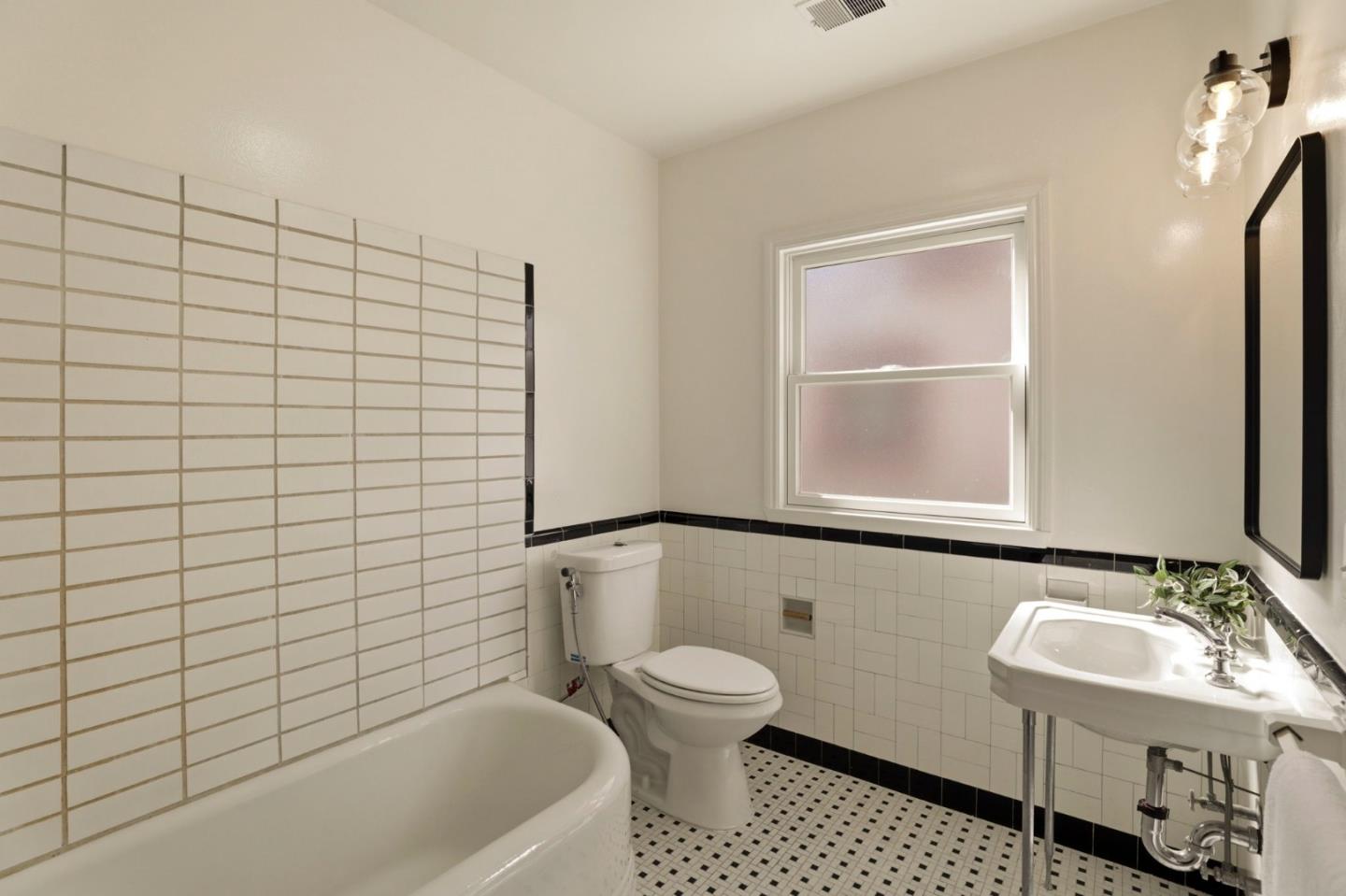 Detail Gallery Image 18 of 26 For 1017 Henderson Ave, Menlo Park,  CA 94025 - 3 Beds | 3 Baths