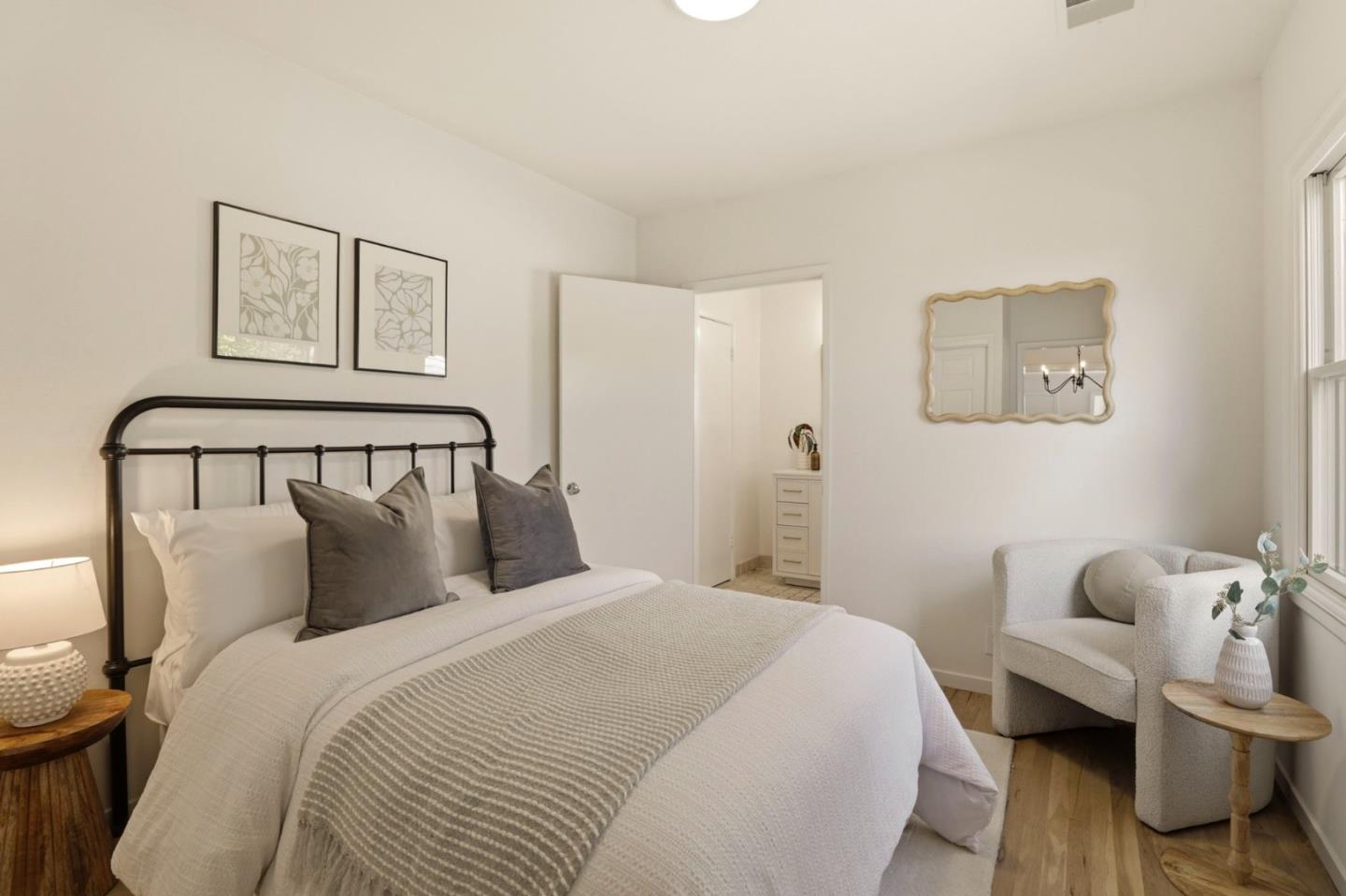 Detail Gallery Image 19 of 26 For 1017 Henderson Ave, Menlo Park,  CA 94025 - 3 Beds | 3 Baths