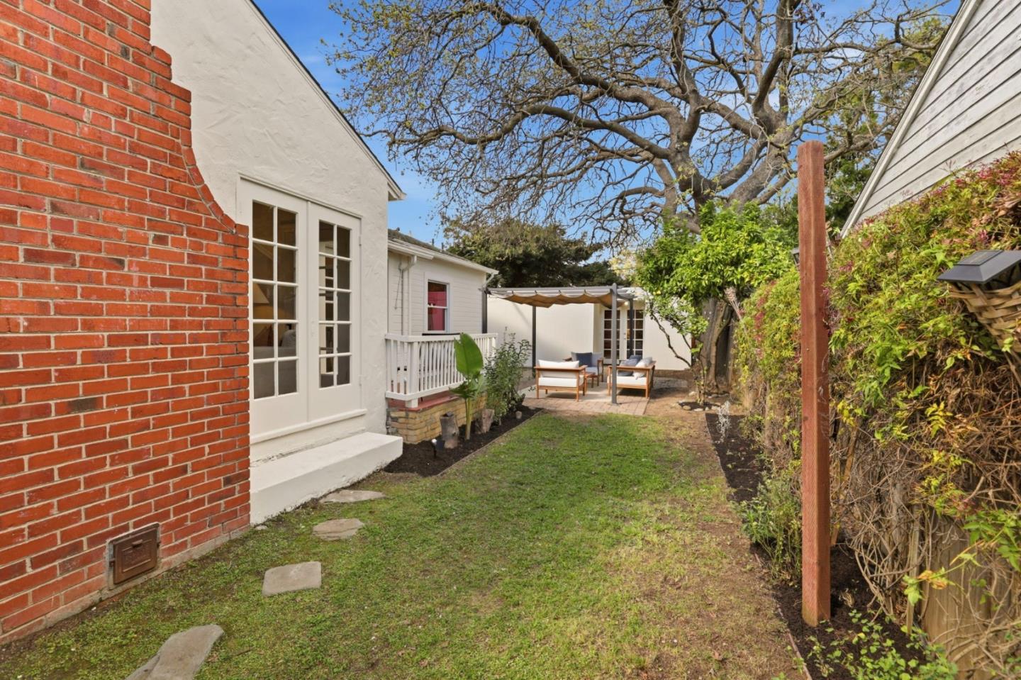 Detail Gallery Image 26 of 26 For 1017 Henderson Ave, Menlo Park,  CA 94025 - 3 Beds | 3 Baths