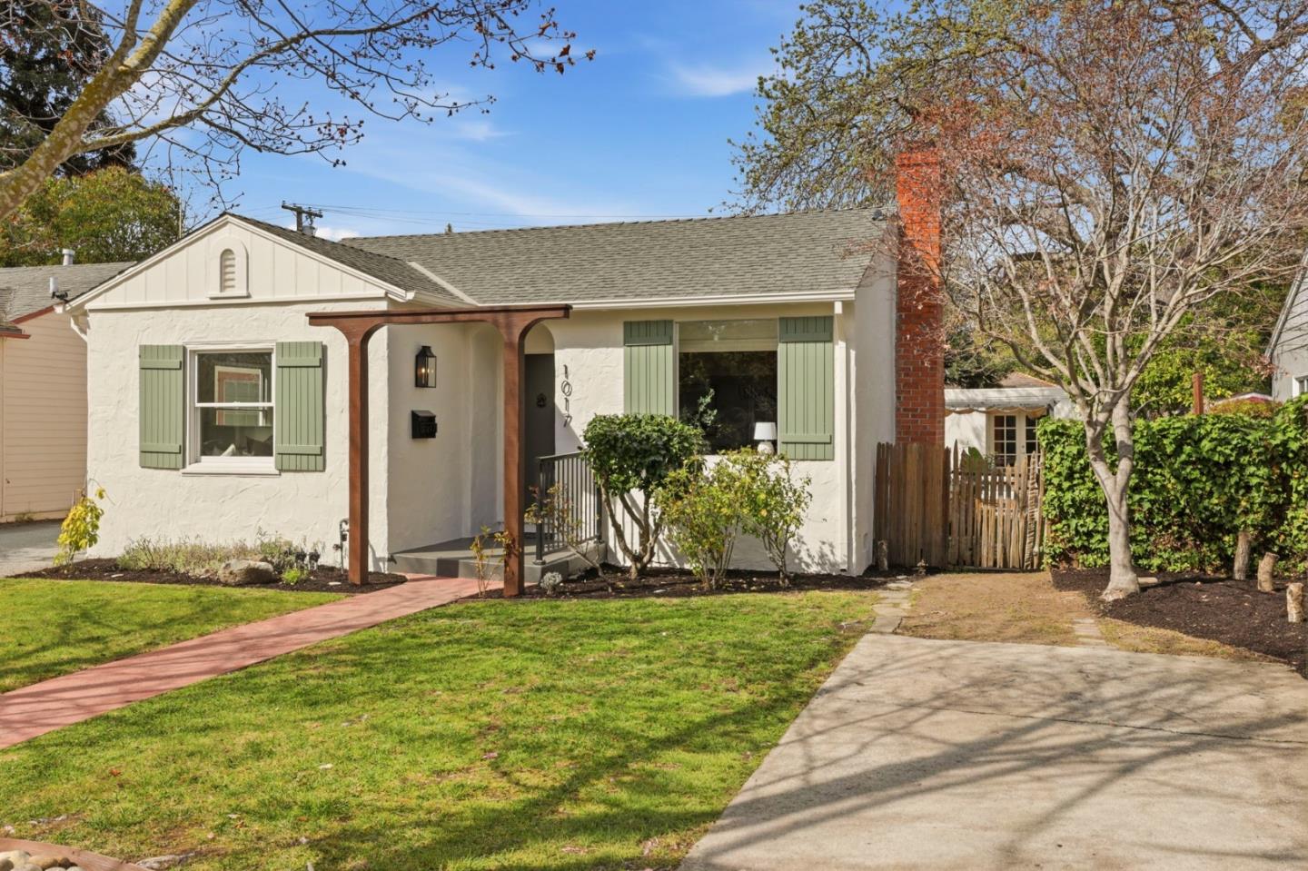 Detail Gallery Image 3 of 26 For 1017 Henderson Ave, Menlo Park,  CA 94025 - 3 Beds | 3 Baths