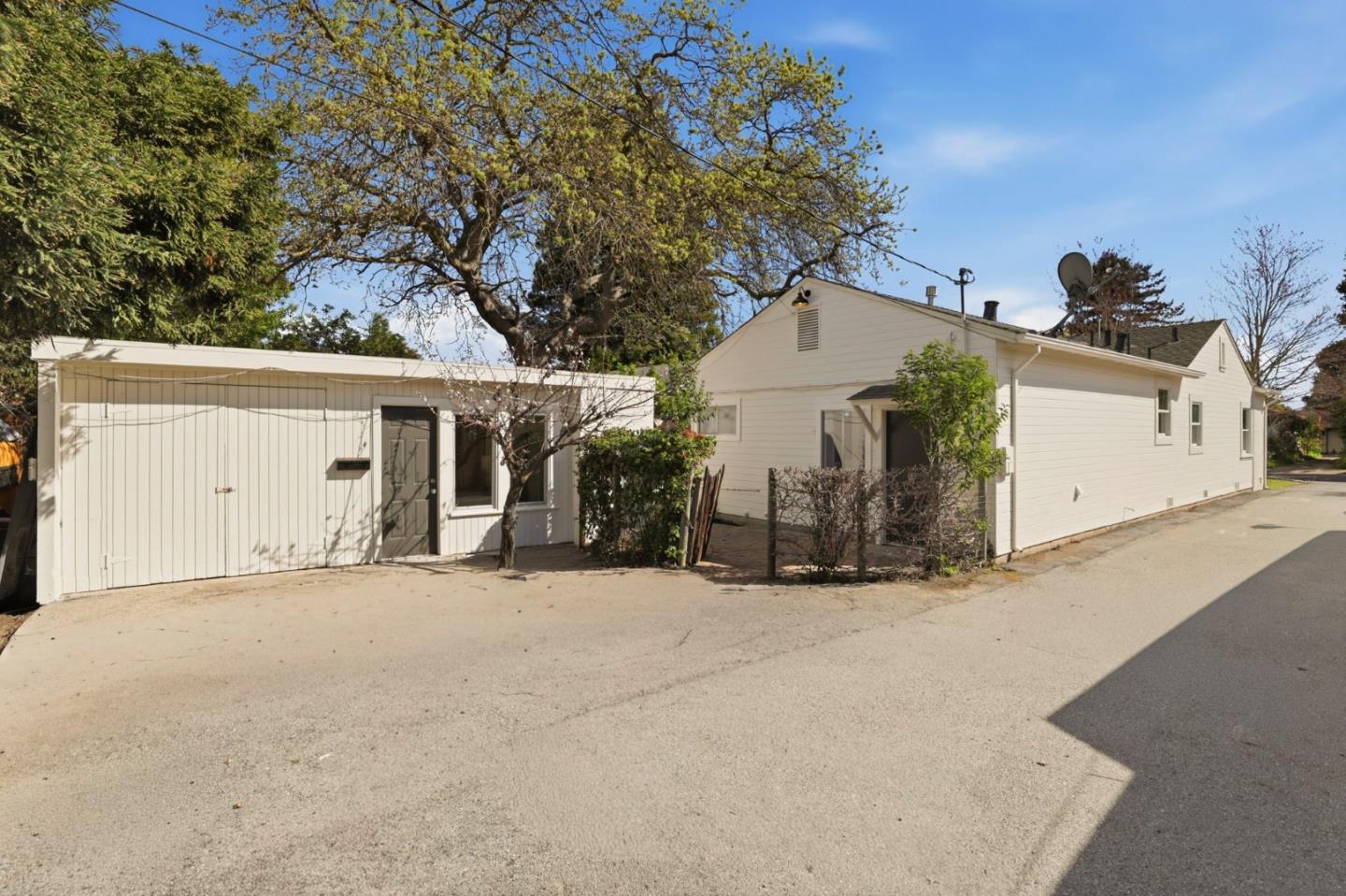 Detail Gallery Image 34 of 35 For 1017 Henderson Ave, Menlo Park,  CA 94025 - 3 Beds | 3 Baths