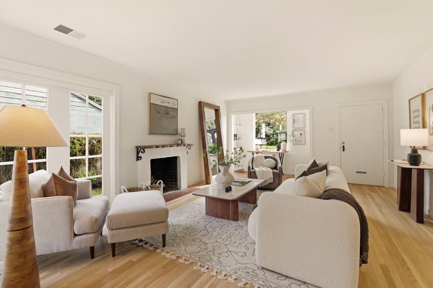 Detail Gallery Image 5 of 26 For 1017 Henderson Ave, Menlo Park,  CA 94025 - 3 Beds | 3 Baths