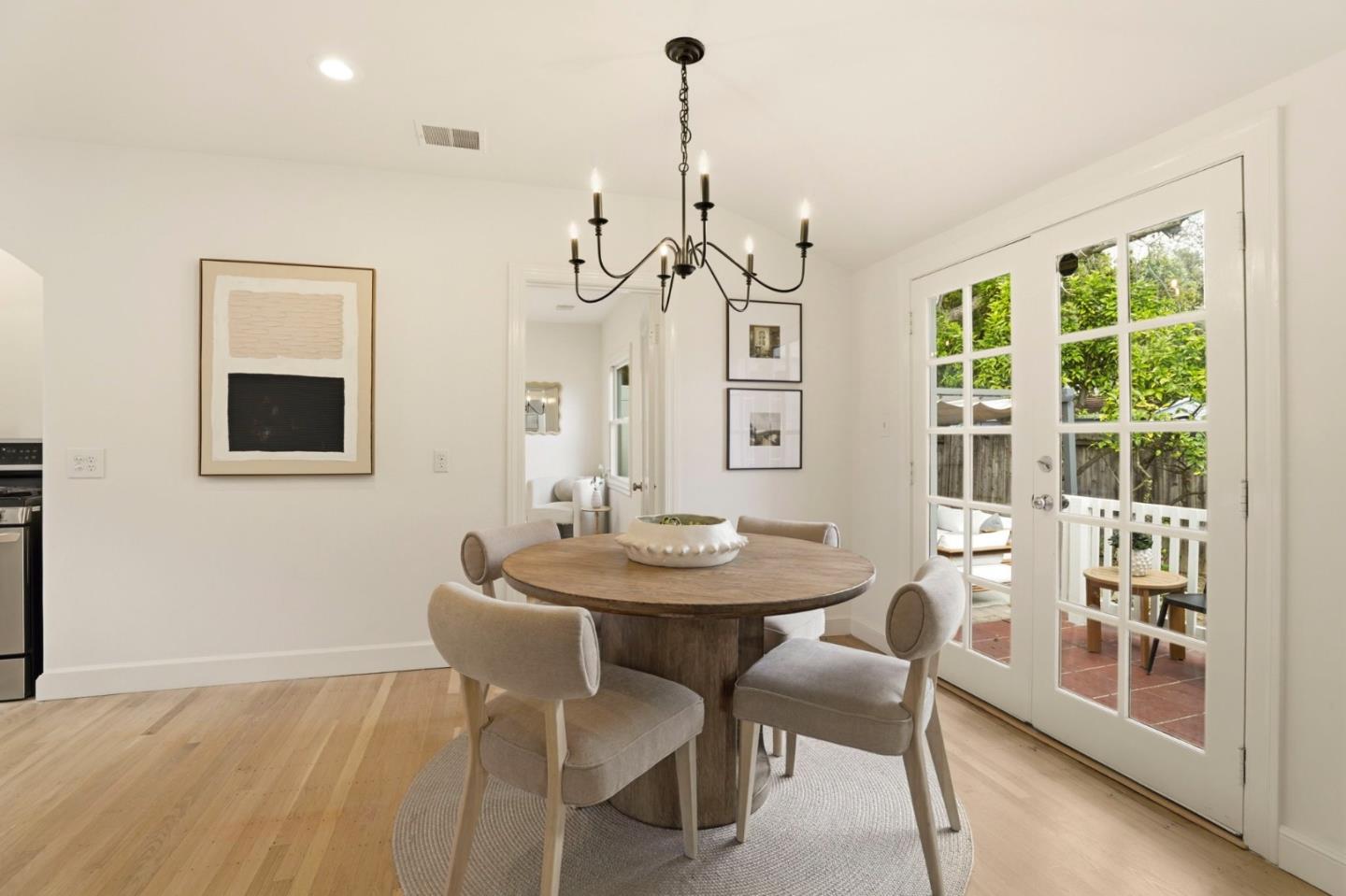 Detail Gallery Image 8 of 26 For 1017 Henderson Ave, Menlo Park,  CA 94025 - 3 Beds | 3 Baths