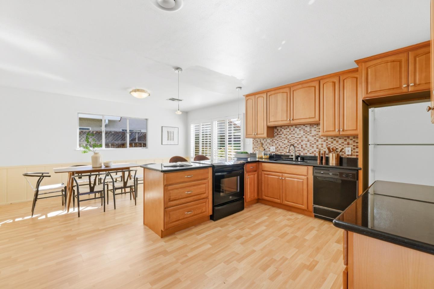 Detail Gallery Image 11 of 59 For 6852 Rainbow Dr, San Jose,  CA 95129 - 3 Beds | 2 Baths