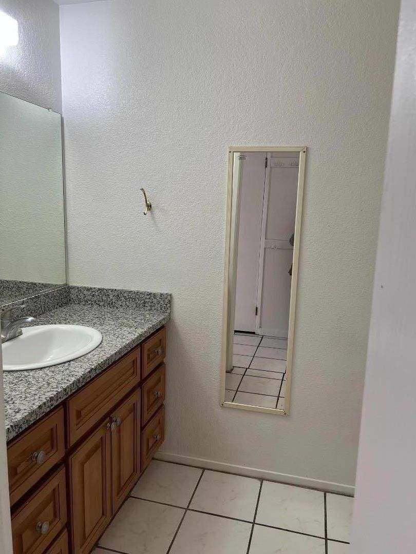 Detail Gallery Image 16 of 32 For 205 Kenbrook Cir, San Jose,  CA 95111 - 3 Beds | 1/1 Baths