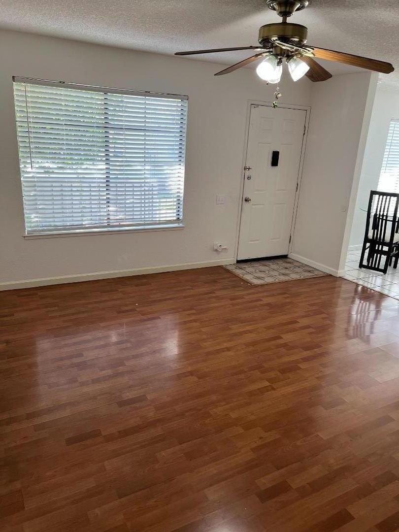 Detail Gallery Image 3 of 32 For 205 Kenbrook Cir, San Jose,  CA 95111 - 3 Beds | 1/1 Baths