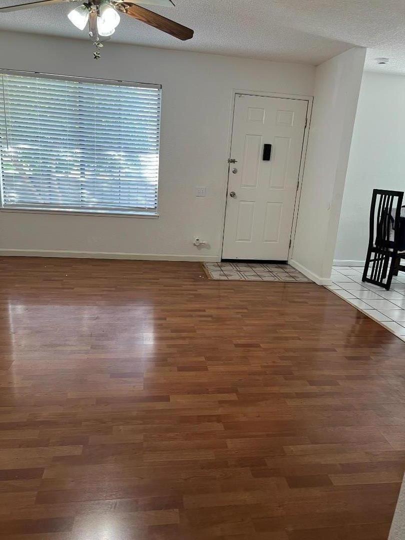 Detail Gallery Image 4 of 32 For 205 Kenbrook Cir, San Jose,  CA 95111 - 3 Beds | 1/1 Baths